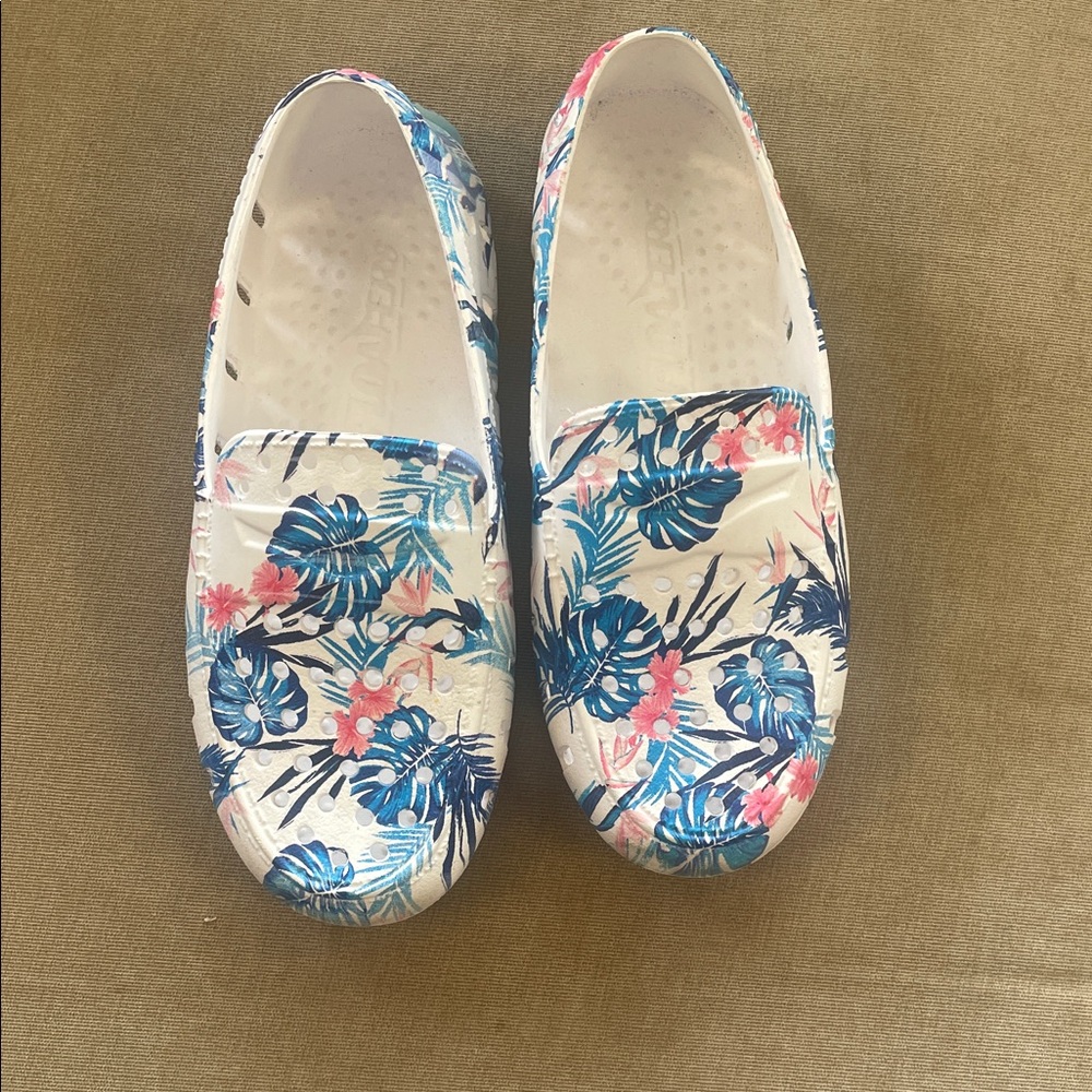 CROCS Kids Tropical Floral Slip-On Clog - White Blue Pink